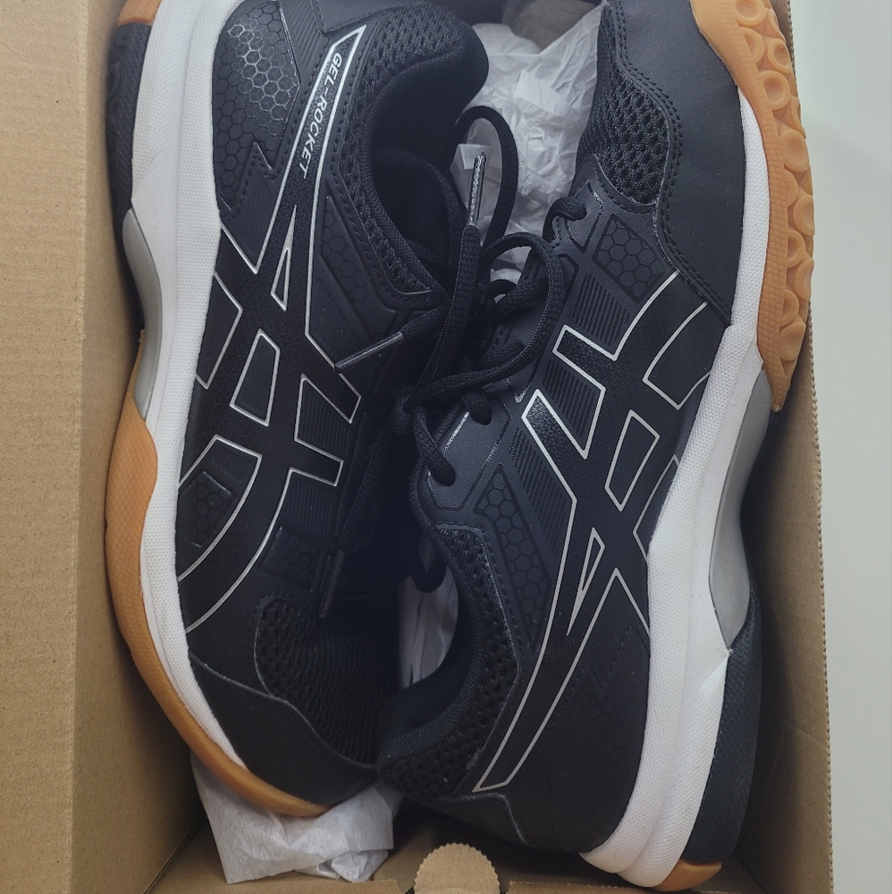 Volleyball shoes